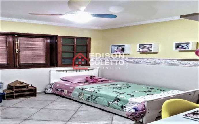 Imagem Casa de frente para área verde, Parque Santa Cecília com 3 dormitórios.