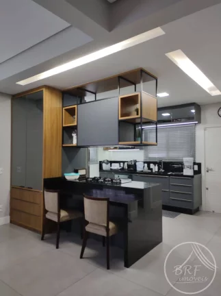 Imagem Vendo casa semi nova em Estreito Florianópolis SC, três suítes, lavabo.