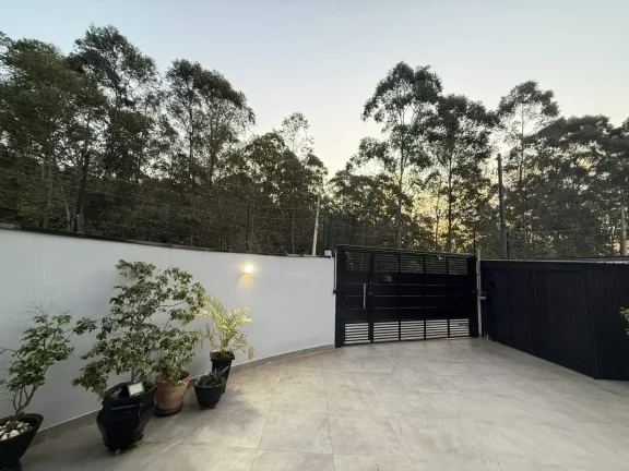 Imagem Casa de Esquina Mobiliada com Vista para Mata - Nova Jaguari