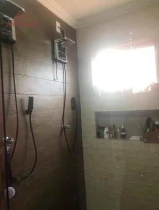 Imagem Belíssima casa térrea com piscina - 3 dorms. 160m².