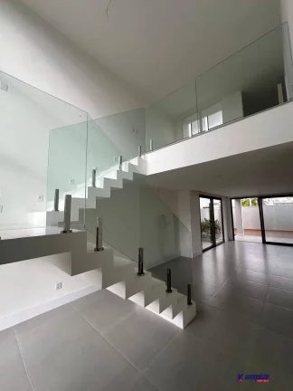 Imagem CASA DE ALTO PADRÃO COM PISCINA E SUÍTES LUXUOSAS: CONFORTO E SOFISTICAÇÃO