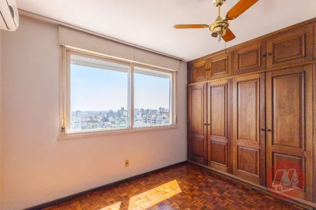 Imagem No Moinhos de Vento, 139m², 3 dormitórios, suíte, 2 vagas e infraestrutura.