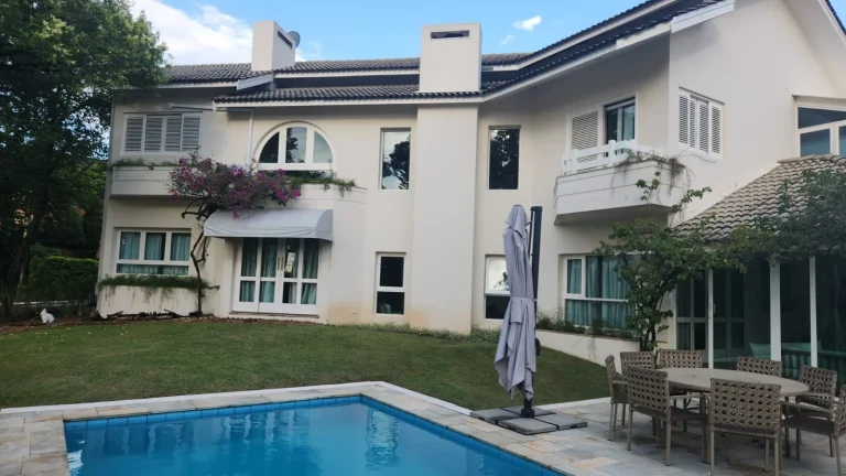 Imagem Residência Imponente em Esquina Privilegiada no Residencial Alphaville 9