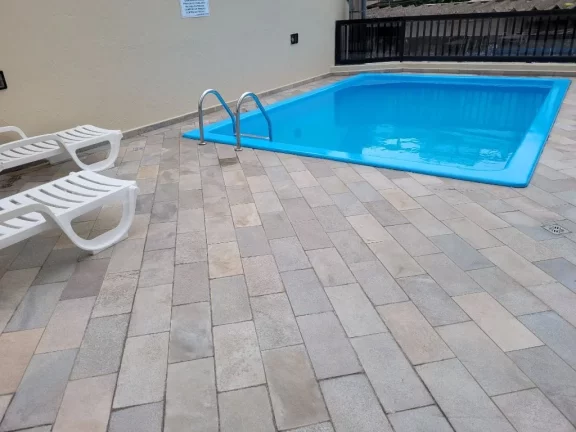 Imagem TOMBO - LOCALIZAÇÃO PRIVILEGIADA, APTO ESPAÇOSO, CLARO E AREJADO, LAZER C/ PISCINA, CHURRASQUEIRA, SALÃO DE FESTAS/JOGOS, GARAGEM NO PRÉDIO.