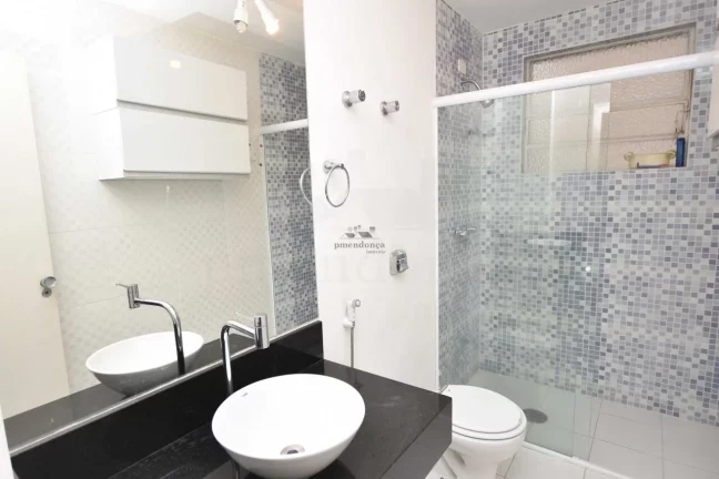 Imagem Apartamento bem distribuído com living para 02 ambientes, janelas grandes proporcionando boa ilumin...