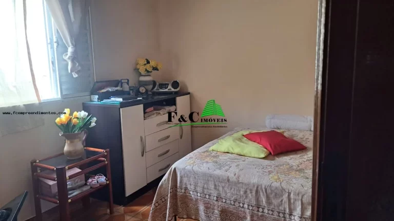 Imagem Casa para Venda em Limeira, Parque Hippolyto, 3 dormitórios, 2 banheiros, 3 vagas