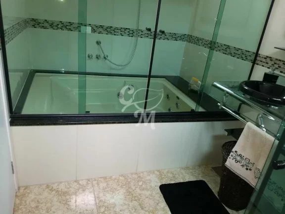 Imagem Casa avarandada com cômodos amplos