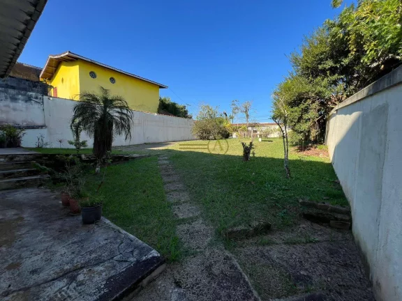 Imagem Casa ampla com 2 edículas e salão de festas perto da praia