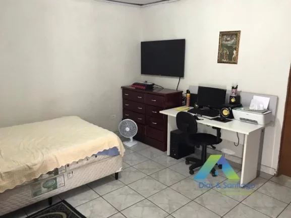 Imagem Sobrado com 157 metros, 3 dormitórios, 2 banheiros, 1 vaga com excelente localização e valor !