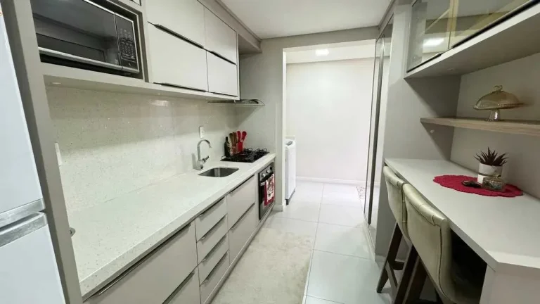Imagem Apartamento com 2 dormitórios sendo 1 suíte e 1 vaga de garagem em Navegantes/SC