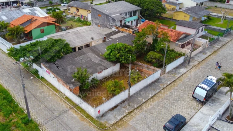 Imagem No Centro do Rincão, com 13 quartos, 1 suíte, 7 salas, 8 banheiros, 510,00 m construídos e 1.160,00m de terreno. BR111.3