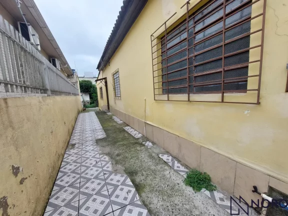 Imagem Casa na Silva Jardim imediações da Borges de Medeiros com 2 dormitórios 2 vagas