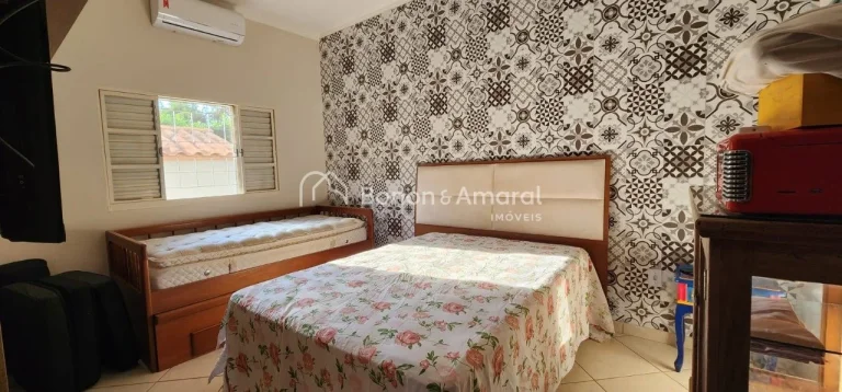 Imagem ChÃ¡cara Ã  venda, em condomÃ­nio, 5 quartos
Linda chÃ¡cara, muito bem cuidada e extremamente agradÃ...
