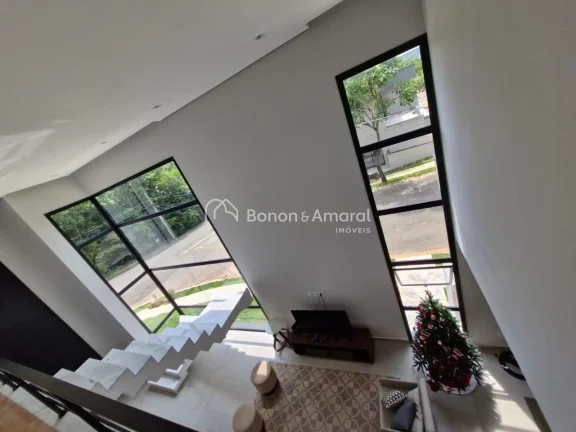 Imagem Residência moderna no Condomínio Flor da Serra, com 290m² de área construída em terreno de 340m...