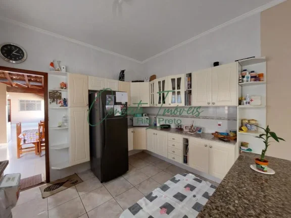Imagem Casa com Edícula para venda, com 4 dormitórios, 4 banheiros,