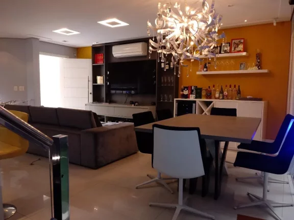 Imagem Sobrado em condomínio com 2 suites