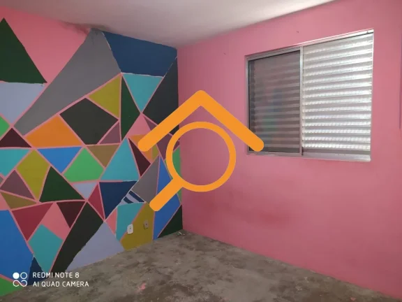 Imagem São 2 casas independentes, cada uma com 3 dormitórios e com 2 vagas de garagem. Próximo a estação de trem Varginha.