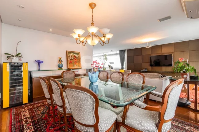 Imagem Ótimo apartamento com 225m² no Jardim Paulista rico em iluminação natural e muito arejado. Livin...