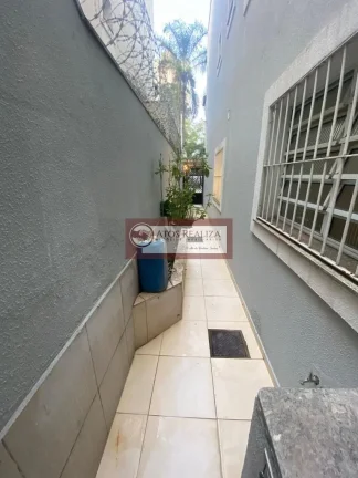 Imagem Vendo SUPER Oportunidades na vila Mariana. Casa 225m2, com 3 suítes, 6 Banheiros, 2 vagas, dependência de empregada, corredores nas laterais. OPORTUNIDADE.
