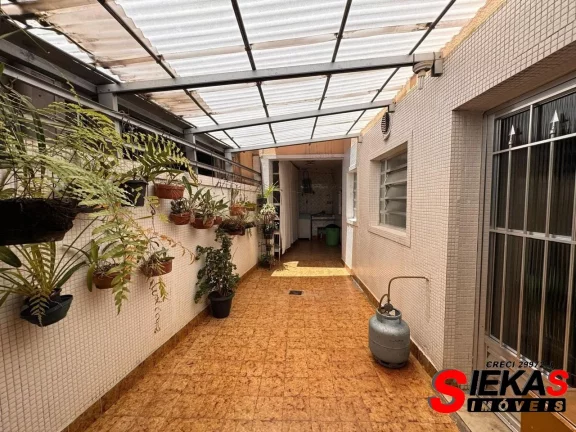 Imagem Casa para locação no Tatuapé - São Paulo-SP com 3 quartos, 2 banheiros e 230m². Venha conferir!