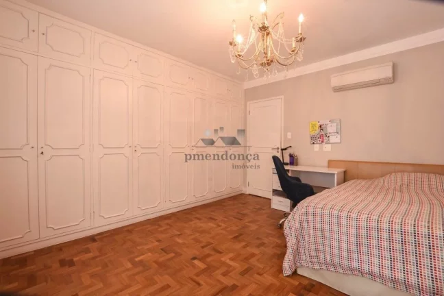 Imagem Apartamento reformado à venda em Higienópolis com 3 quartos e 2 vagas, 210m2