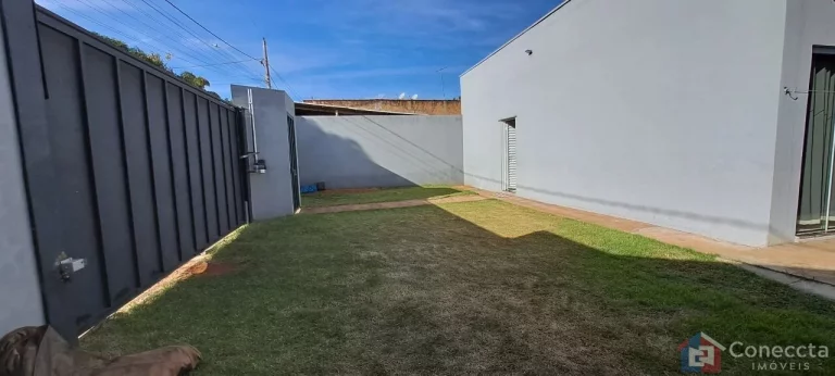 Imagem Casa de Esquina à Venda no Bairro Barreiro – Patos de Minas/MG | 3 Quartos (1 Suíte com Closet), 240m² de Terreno | Aceita Permuta