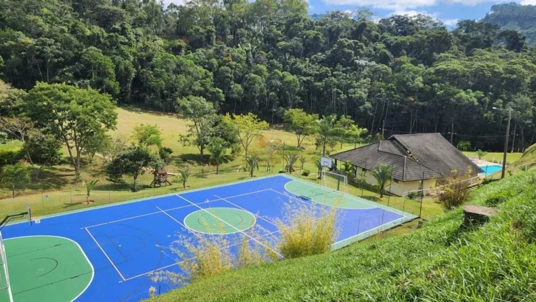 Imagem Casa em Condomínio para Venda em Teresópolis / RJ no bairro Vale Alpino
