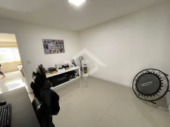 Imagem Casa Dúplex em Condomínio Fechado: Conforto e Segurança