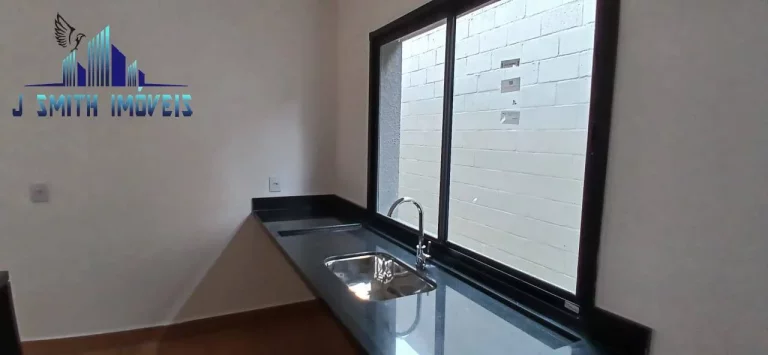 Imagem CASA TÉRREA, NOVINHA!! 245m², PISCINA. CÔMODOS GRANDES. CONDOMÍNIO FECHADO.
