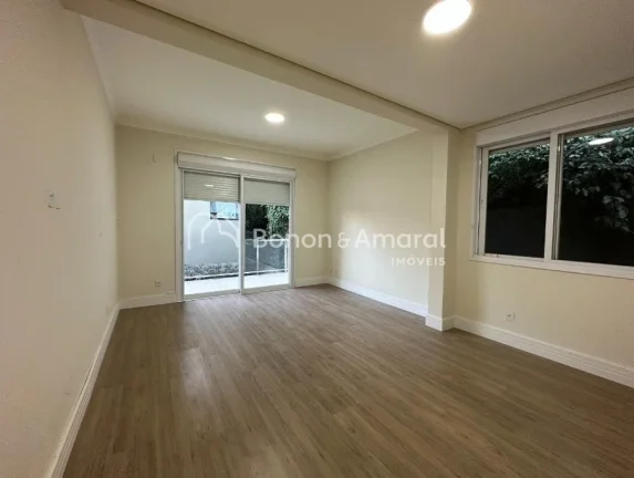 Imagem Excelente Casa à Venda em Valinhos - SP

Esta casa está situada em uma localização privilegiada,...