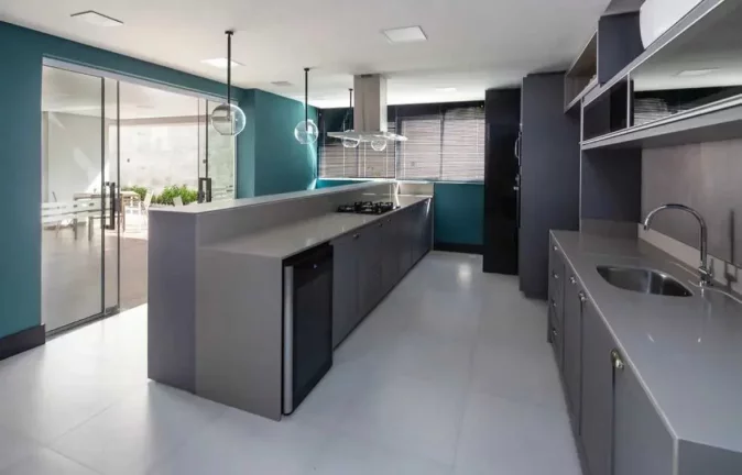 Imagem Apartamento mobiliado com 3 dormitórios sendo 1 suíte e 2 vagas no Bairro São João em Itajaí
