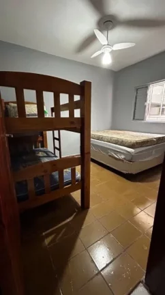 Imagem Casa à venda de 2 dormitórios no Maracanã em Praia Grande-SP, terreno de 4,20 X 20,22, sendo 2 dormitórios, sala, cozinha, banheiro, área de serviço, espaço gourmet com churrasqueira e 2 vagas de garagem. 300 metros da praia.