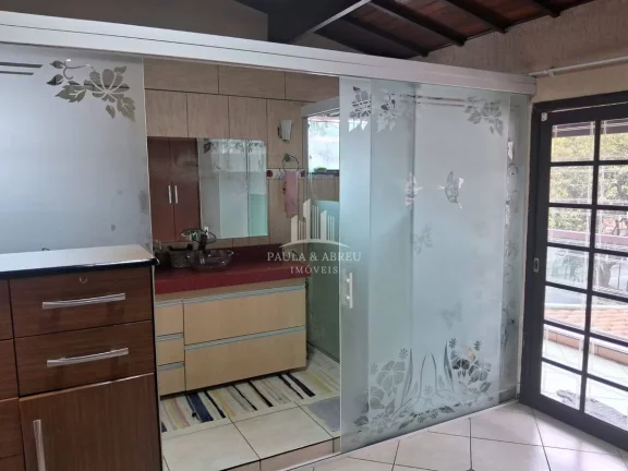 Imagem Sobrade de Alto Padrão 125m², 4 Quartos, 2 Suítes, 2 Vagas, 4 Banheiros, Área de Lazer com Churrasqueira e fogão a lenha no Parque São Vicente, Mauá-SP