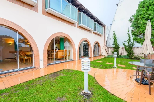 Imagem Casa para Venda em Curitiba, Jardim Social, 4 dormitórios, 1 suíte, 4 banheiros, 4 vagas