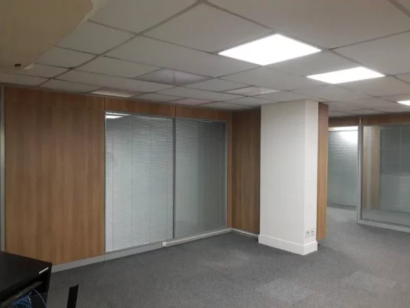 Imagem PRÉDIO CORPORATIVO COM LOCALIZAÇÃO ESTRATÉGICA NA GRANJA DOS CAVALEIROS!