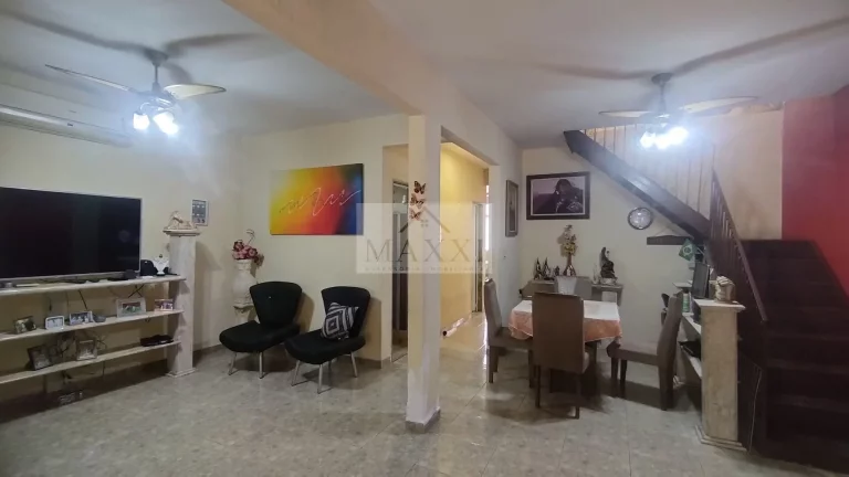 Imagem Ampla Casa Duplex com Anexo, Churrasqueira e 8 Vagas – Taquara