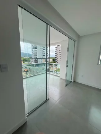 Imagem Apartamento com 2 suítes e 2 vagas de garagem na Meia Praia em Itapema