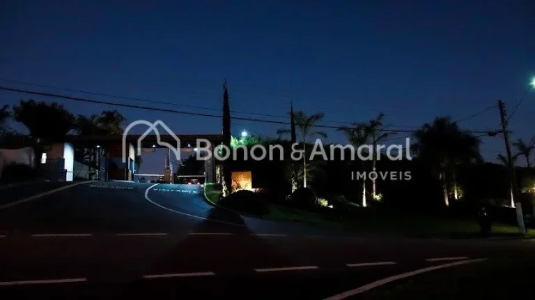 Imagem Terreno plano com 1.131,23 m² no Condomínio de Chácaras São Rafael, Campinas.
Condomínio atrás...
