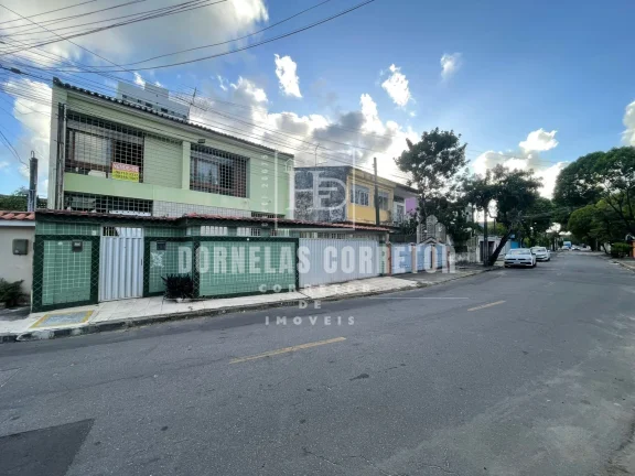 Imagem Casa Amarela - Residência Ampla e Bem Localizada
