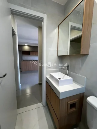 Imagem Apartamento em andar alto, sol da manhã, vista livre e 2 vagas cobertas de garagem.

Condomínio em...