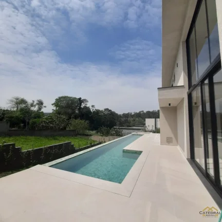 Imagem Casa em Condomínio À Venda em Itatiba/SP com 4 suítes com closet e piscina