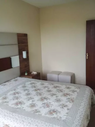 Imagem Casa duplex à venda, 3 quartos, 1 suíte, 2 vagas, Localização Privilegiada - Santa Luzia/MG
