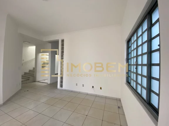 Imagem Casa Comercial de Alto Padrão para Locação em Sinop-MT - Setor Comercial 6 salas, 3 banheiros, 4 vagas de garagem 217m².