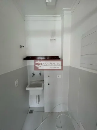 Imagem Sobrado à Venda no Jardim Ubirajara, Região de Interlagos SP, 2 Suítes, Lavabo, 2 vagas de Garagem, 70m²