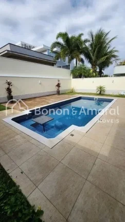 Imagem Lindo sobrado com 3 suites, sendo uma Master, escritório, piscina aquecida, área Gourmet, living c...