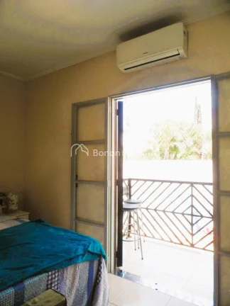 Imagem Ótima localização no bairro!
Casa muito agradável, com 3 quartos, sendo 1 suíte, com closet.
Sa...