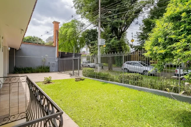 CASA RESIDENCIAL NO BIGORRILHO TÉRREA