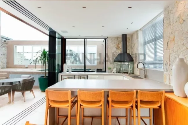 Imagem Luxuosa cobertura de 4 quartos na Vila Nova Conceição, São Paulo-SP: 4 suítes, 5 salas, 6 banheiros, 432m² de área.