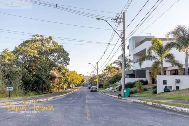 Imagem Lote com fundo e vista livre para a reserva na Travessa Orquídeas