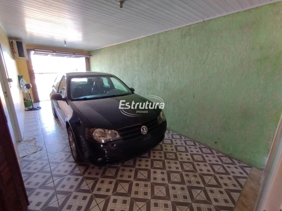 Linda casa na Tancredo Neves com dois dormitórios com pátio aos fundos